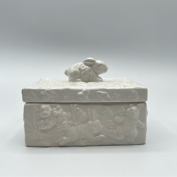 Bunny Rabbit Trinket Box Ducks Chicks Lambs Flowers Global Design Kate Williams - Picture 2 of 16
